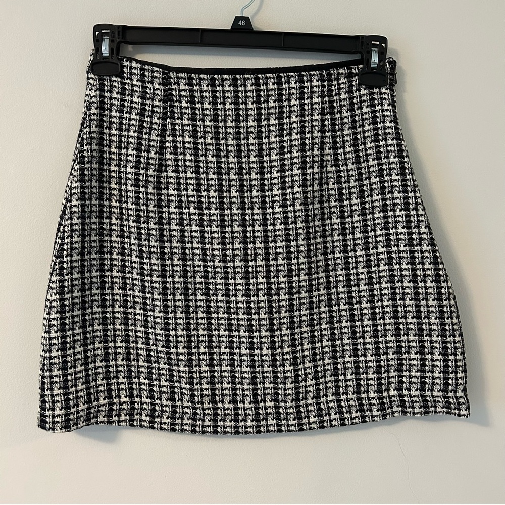 Aritzia Babaton Black and White Tweed Knit High Rise Mini Skirt